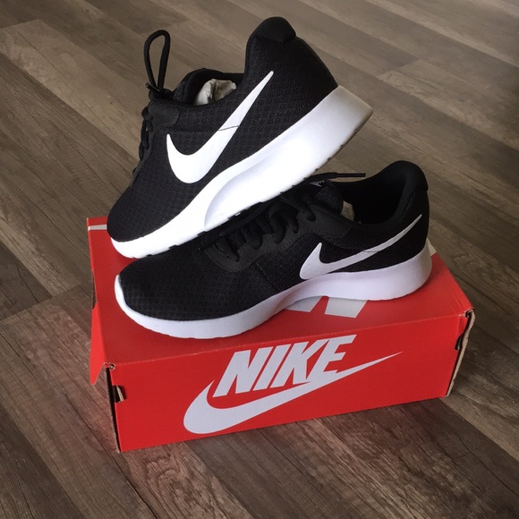 Nike Shoes - 🎉SALE! Nike Womens Tanjun Athletic Shoe👟